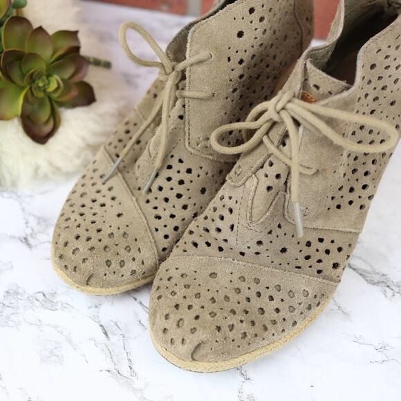 Toms Desert Wedge Espadrille Khaki Tan Suede Leather Lace Up Perforated Shoes 9 - Picture 3 of 8